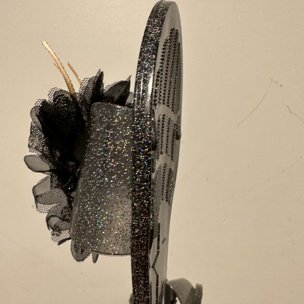 NEW| Glitter Flip Flops - Picture 4 of 6